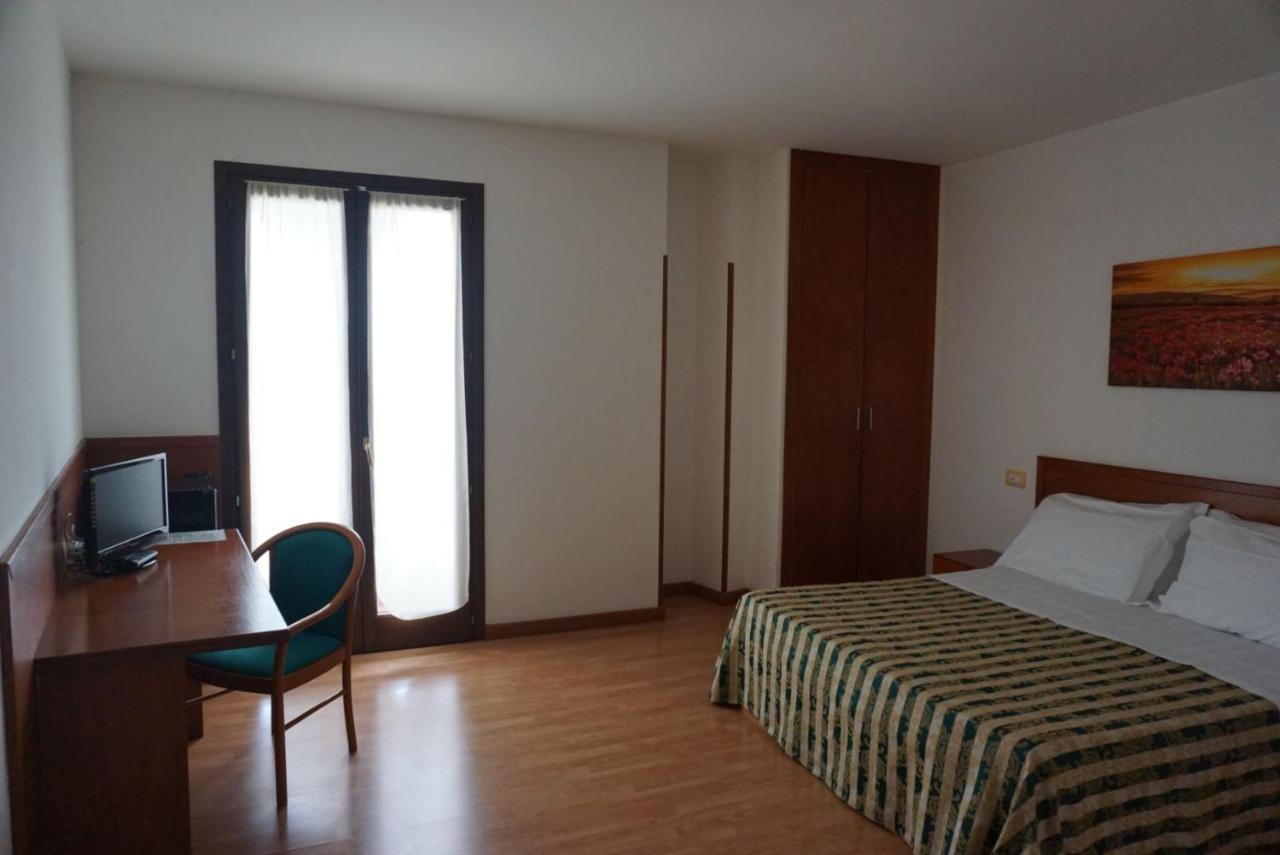 Hotel Nicolaj โปลีญาโนอามาเร ภายนอก รูปภาพ